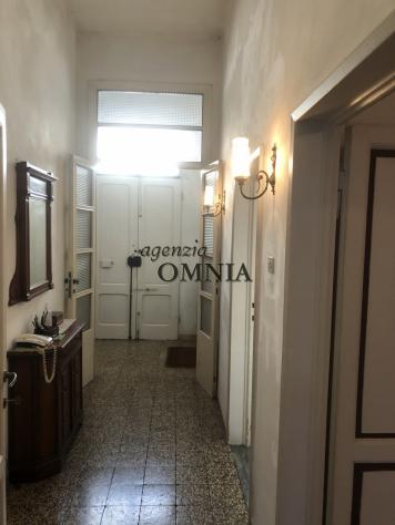 Immobile terratetto, da ristrutturare, disposto su due piani principali, oltre cantina e soffitta, con un gradevole giardino interno ed alcune pertine - Foto 13