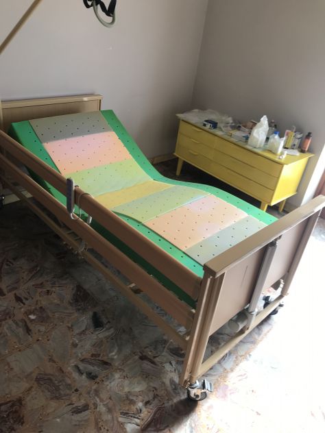 LETTO ORTOPEDICO ELETTRICO PER ANZIANI E DISABILI