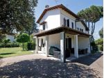 Lido spina, stupenda villetta , posizione angolare,  grande giardino, abita &hellip;