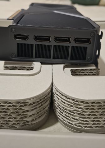 Nvidia GeForce RTX 5070 Founders Edition - Foto 6