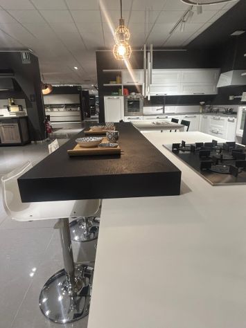 Cucina nuova e moderna completa con isola, elettrodomestici incasso e penisola - Foto 5