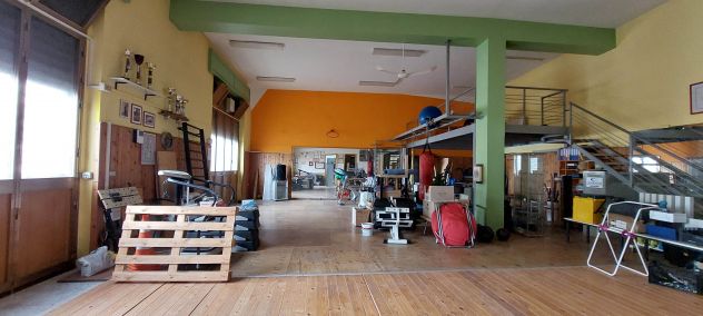SCORRANO LOCALE C3 ADIBITO A PALESTRA 90.000 €