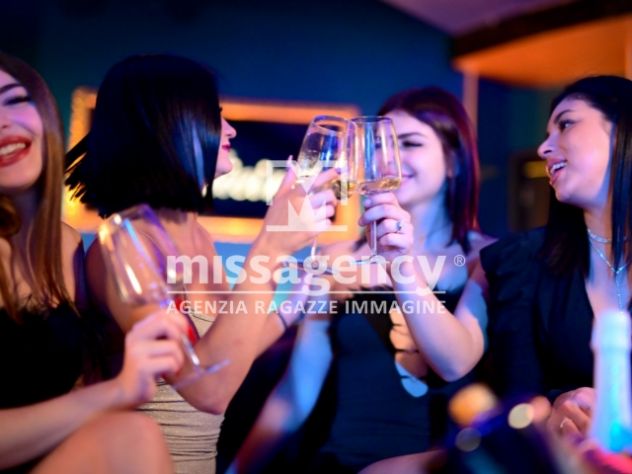 RAGAZZA IMMAGINE DISCOTECA - GUADAGNI FINO 200€ A SERA DIVERTENDOTI! - Foto 2