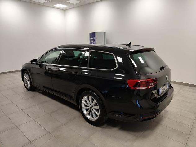 Volkswagen Passat Variant 2.0TDI EVO DSG Navi FariLED ClimaBizona - Foto 8