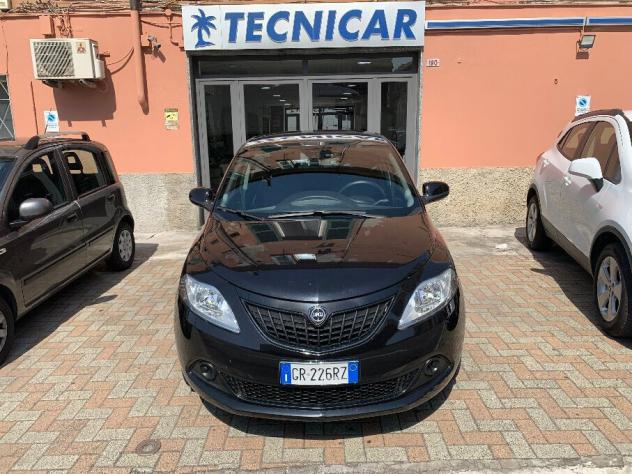 Lancia Ypsilon 1.0 FireFly 5 porte S&S Hybrid Silver - Foto 2