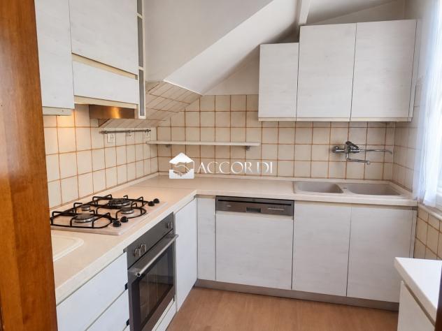 CASA INDIPENDENTE di 6 vani e di 180 mq (CONEGLIANO) rif. SM68