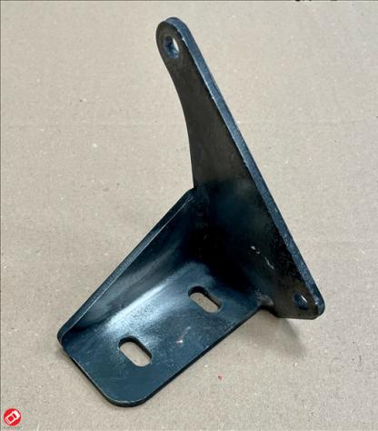 1000846 STAFFA SUPPORTO MOTORE ANT. SX MICROCAR VIRGO III