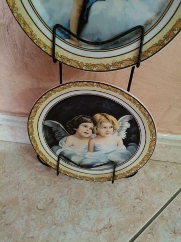 Set 3 vecchi piatti decorativi in porcellana con supporto in metallo. - Foto 8