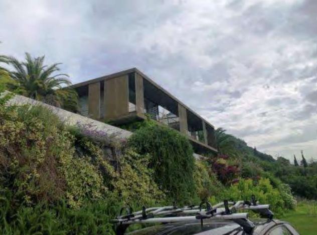 77/2024 2 BS - villa singola disposta su più piani ed autorimessa in asta a Gardone Riviera