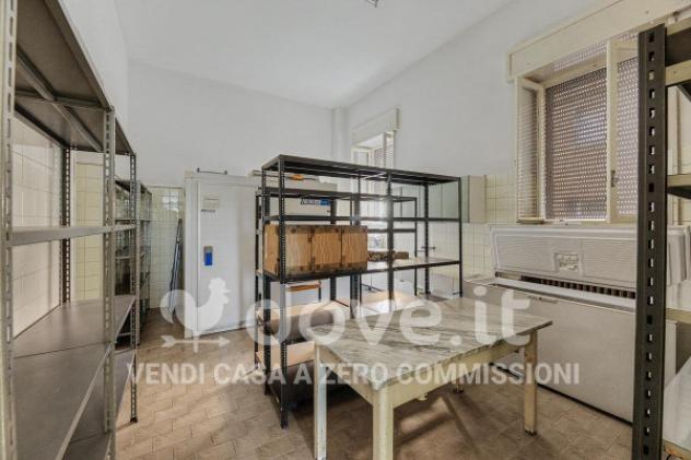 Palazzo / Stabile di 2800 m² con più di 5 locali in vendita a Leggiuno - Foto 14