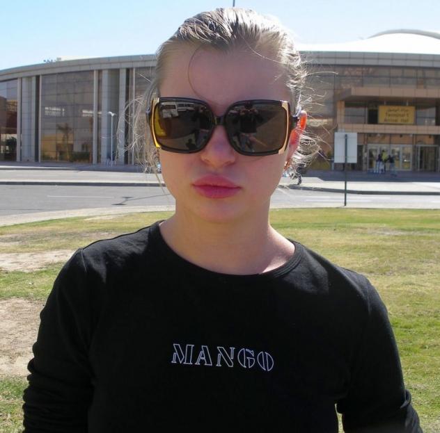 Donna di Latina, 22 anni.  Fisico Magro Tel: