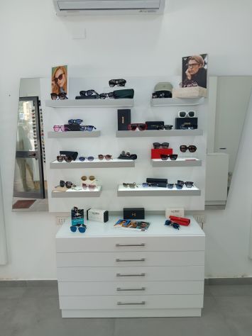 Espositore PK arredi con mensole retroilluminanti