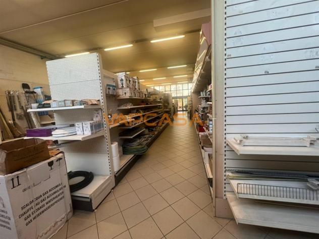 IN LOCAZIONE: Ampio Locale Open-Space con Area Esterna Coperta e Piazzale - Foto 11