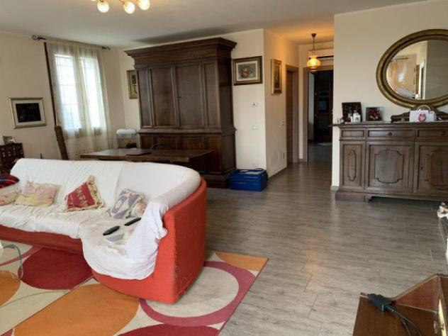 Casa indipendente di 240 m² con più di 5 locali e box auto in vendita a San Felice sul Panaro - Foto 3