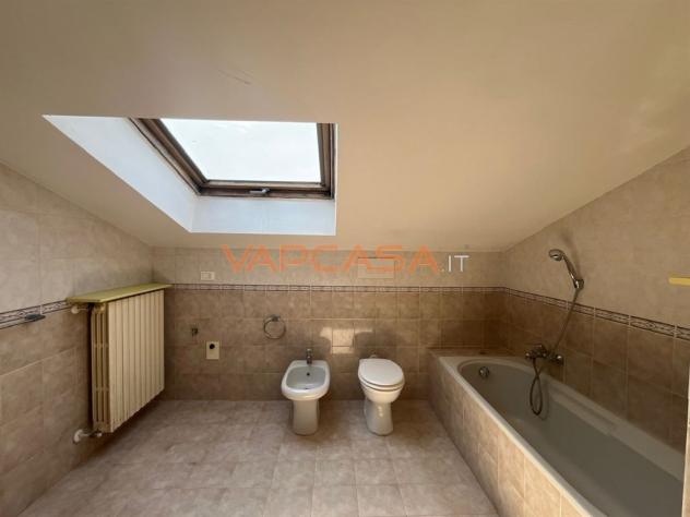 Quadrilocale su due livelli con terrazzo, box e cantina in centro ad Azzano San Paolo - Foto 17