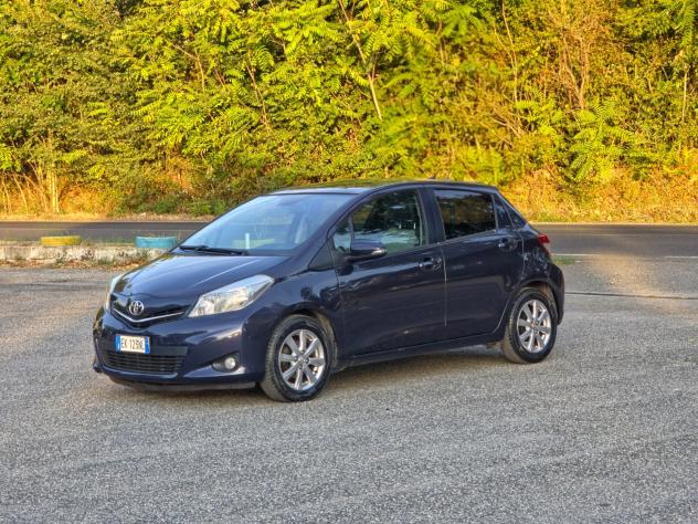Toyota Yaris 1.4 D-4D 5 porte Lounge E5B Manuale NEO 2012 - Foto 3