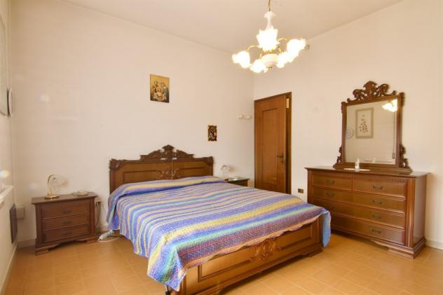 Bonavicina – Ampia bifamiliare con 2 appartamenti, 800 mq di giardino e volumetria edificabile. - Foto 5