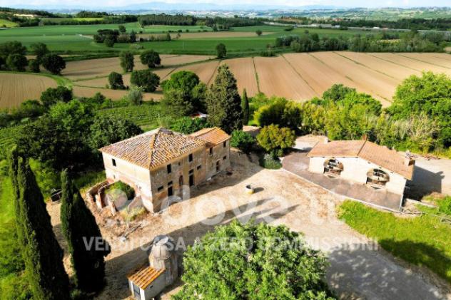 Rustico / Casale di 300 m² con più di 5 locali e box auto in vendita a Montepulciano - Foto 9