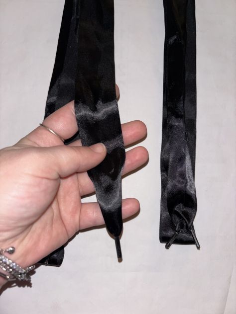 2 STRINGHE/LACCI SCARPE NUOVE DA DONNA/RAGAZZA NERO EFFETTO RASO SENZA DIFETTI - Foto 9