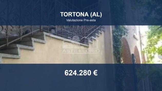 Immobile in asta di 940 m², box auto in vendita a Tortona