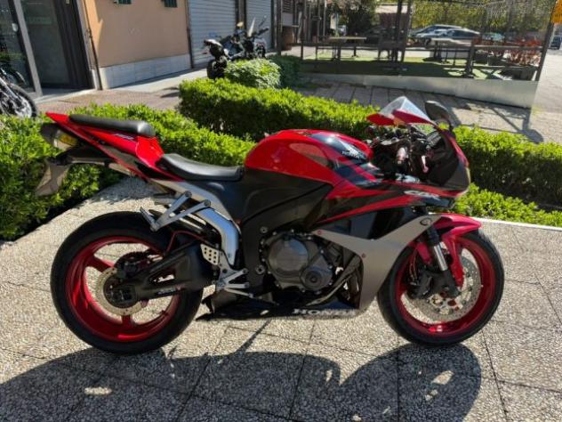 HONDA CBR 600 RR TUTTO INCLUSO ANCHE PASSAGGIO! MINI RATE rif. 24230182 - Foto 2