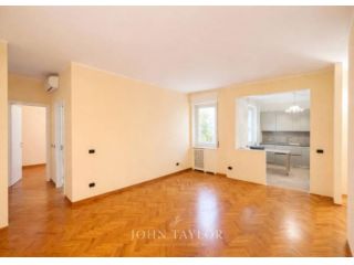 Appartamento di 100 m² con 5 locali in affitto a Milano