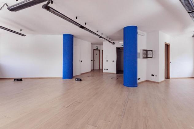 Palazzo / Stabile di 3100 m² con più di 5 locali in vendita a Brescia - Foto 2