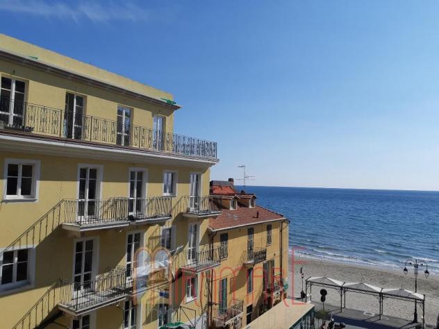 Trilocale con terrazzo in Borgo Coscia