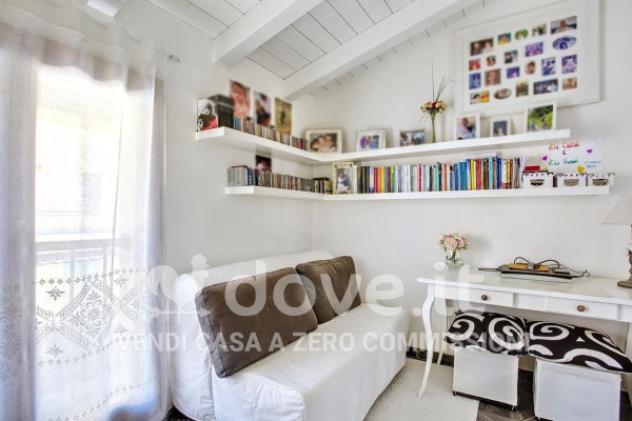 Attico / Mansarda di 77 m² con 3 locali in vendita a Comerio - Foto 10