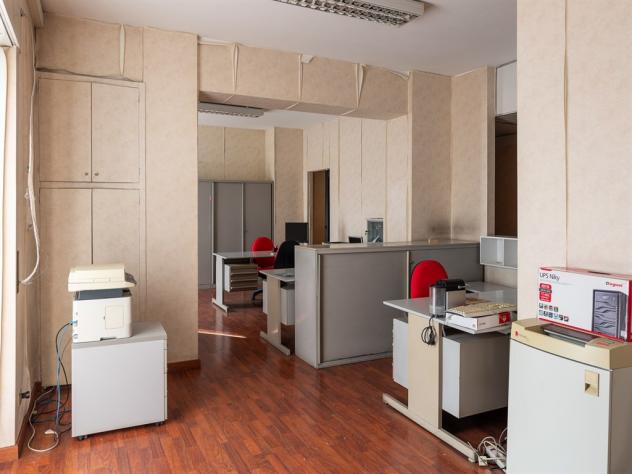MONZA Centro - ampio ufficio arredato in locazione - Foto 3