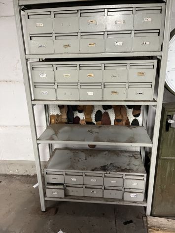 Cassettiere in ferro modulari e scaffale - Foto 6