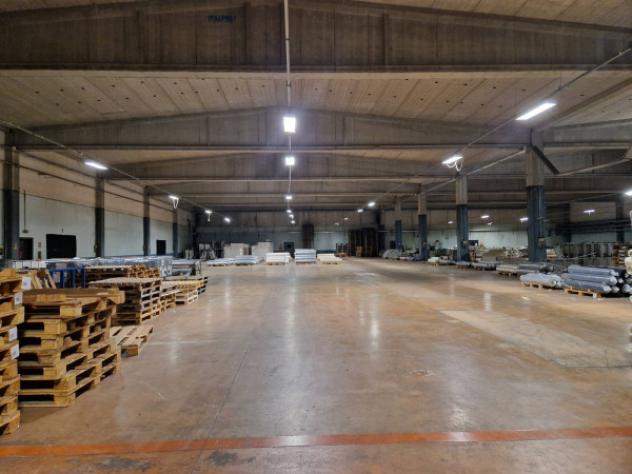 Immobile di 11300 m² con più di 5 locali in affitto a Inveruno - Foto 15