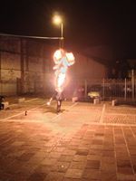trampolieri giocolieri spettacolo fuoco artisti da strada sputafuoco - Foto 3