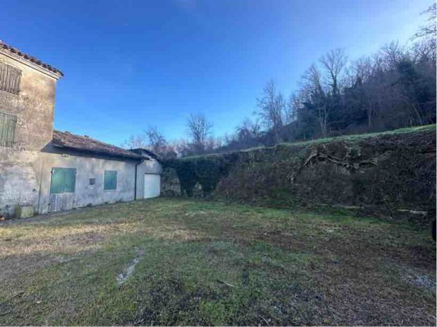 CASALE CON 1600 MQ DI TERRENO - Foto 2