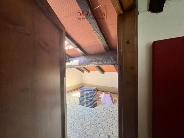 Appartamento con ingresso indipendente, ampio giardino e annessa casa in sasso - Foto 11