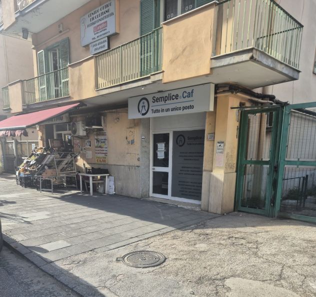 Fuorigrotta - Via Diocleziano - Locale 36 mq - Locato per Investimento