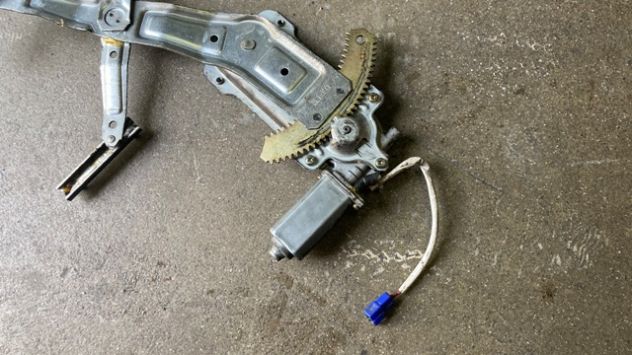 Alzacristallo posteriore SX Subaru Forester del 1999 - Foto 3
