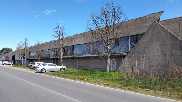 PORZIONE DI CAPANNONE A DESINAZIONE D'USO TERZIARIA DISPOSTO SU DUE LIVELLI. SUPERFICIE MQ 520 CALPESTABILI. - Foto 2