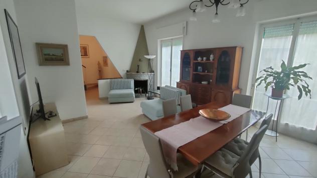 IMMOBILE DI PRESTIGIO di 8 vani e di 260 mq (VIAREGGIO - Viareggio Città Giardino) rif. 592 - Foto 3