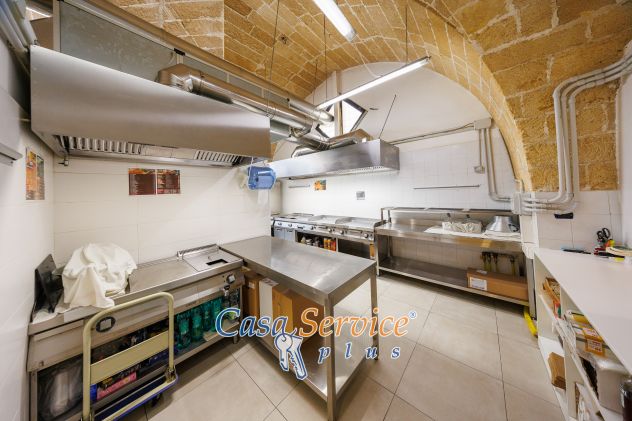 Gallipoli centro – Locale commerciale di 410 mq con attività, in vendita. - Foto 5