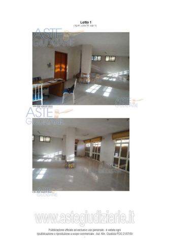 IMMOBILI-IMMOBILE COMMERCIALE-VIA SANT'ANTONIO ABATE, 48 - Foto 2