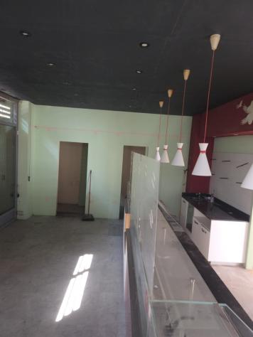 Negozio con tre vetrine, retro, bagno, cantina e box auto - Foto 4