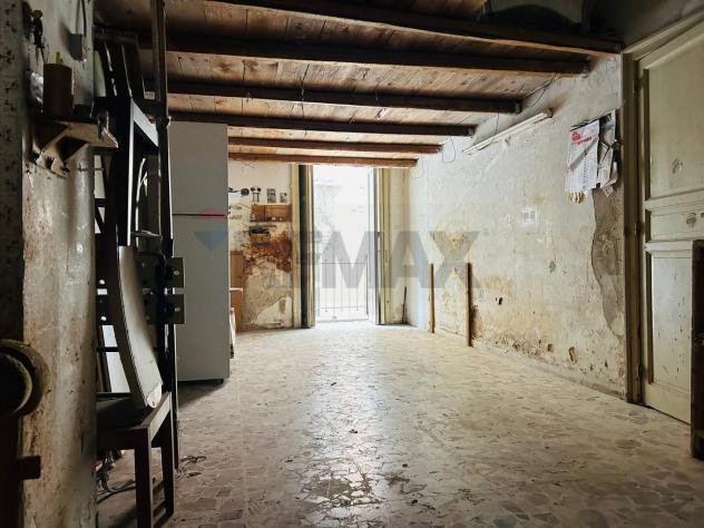 Magazzino in vendita a Ragusa, Centro