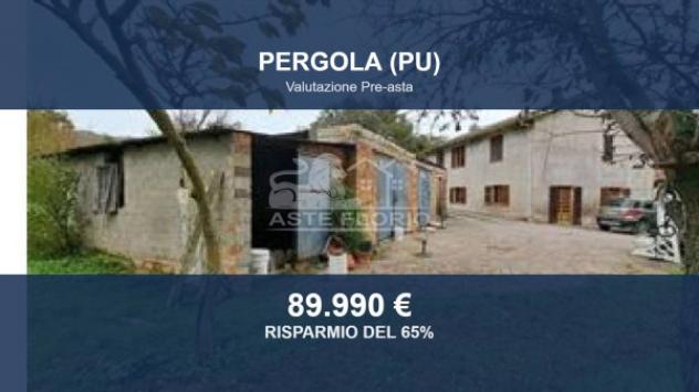 Immobile in asta di 312 m² con più di 5 locali in vendita a Pergola