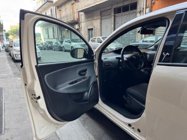 Lancia Ypsilon 1.3 MJT 16V 95 CV 5 porte - Euro 6 - Foto 8