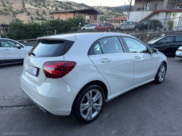 MERCEDES-BENZ A 180 d Premium - Foto 6
