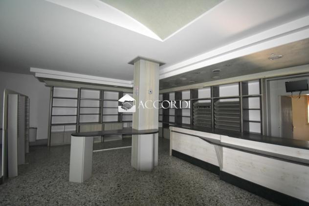 IMMOBILE COMMERCIALE di 2 vani e di 150 mq (CONEGLIANO) rif. GA23