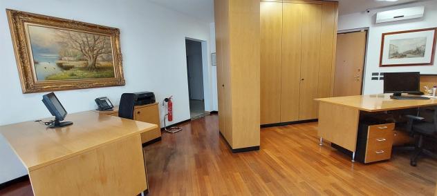 MONZA Centro - ufficio ristrutturato ed arredato in locazione - Foto 7
