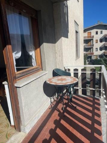 MONOLOCALE CON BALCONE PANORAMICO, POSTO AUTO IN GARAGE CONDOMINIALE, SKI BOX - Foto 3