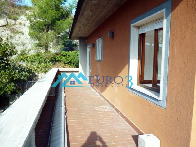 ASCOLI PICENO-Zona Annunziata-Appartamento con terrazza e posto auto - Foto 5